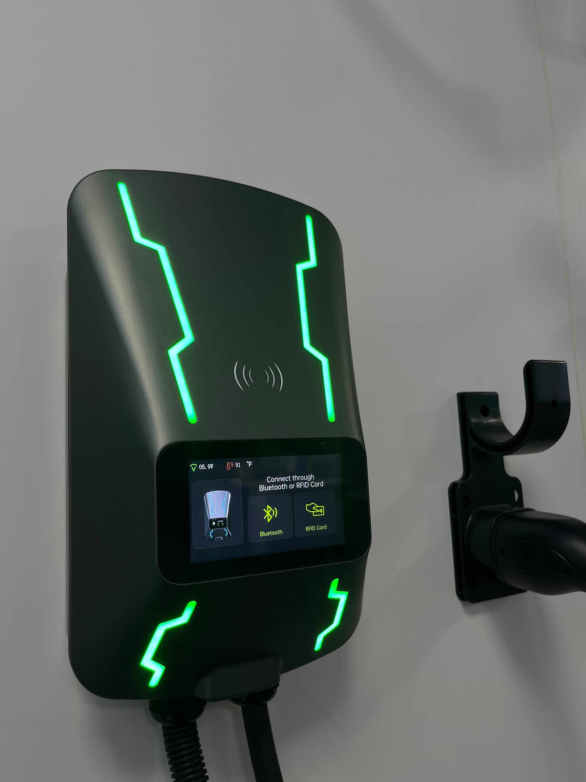 OEM Custom 32A Single Phase 7KW Intelligent Voice-Controlled Charging Station Wallbox Electric Vehicle Ev IP55 Safe Charger